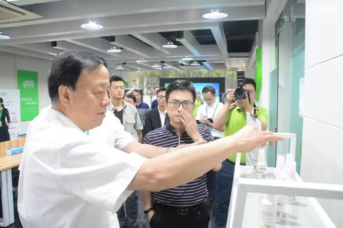 科技創(chuàng)新引領(lǐng)未來(lái) 武維華賴(lài)明黃潤(rùn)秋一行考察創(chuàng)客家眾創(chuàng)空間與九三創(chuàng)享科技服務(wù)公司